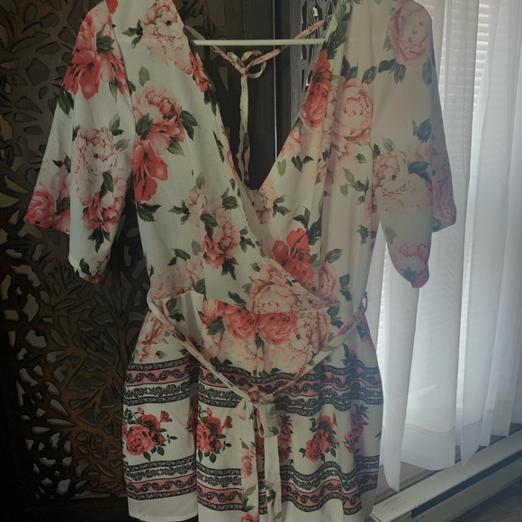 Pink Floral Romper (Never worn) - Picture 5 of 5